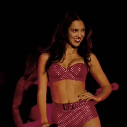 olivia rodrigo de sutiã