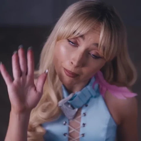 sabrina carpenter dando tchau